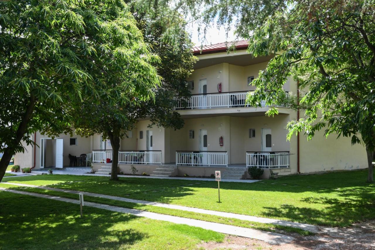 Priona Rooms Paralía Skotínis 外观 照片