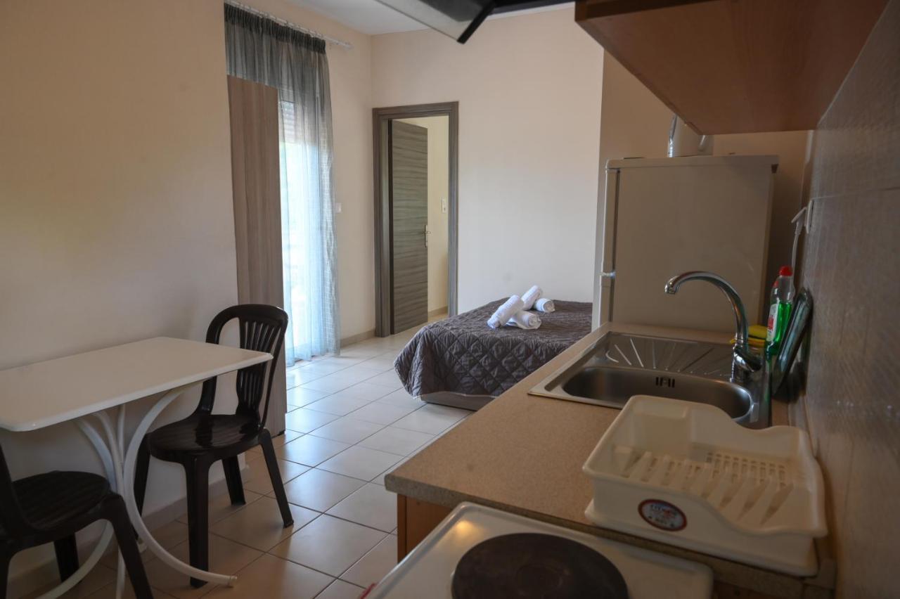 Priona Rooms Paralía Skotínis 外观 照片