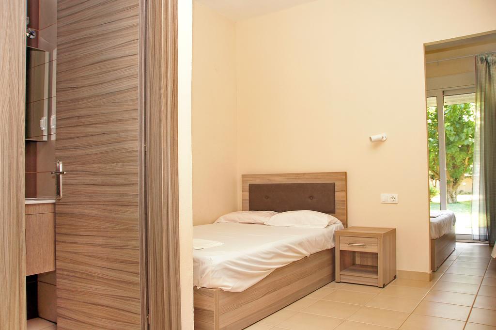 Priona Rooms Paralía Skotínis 外观 照片