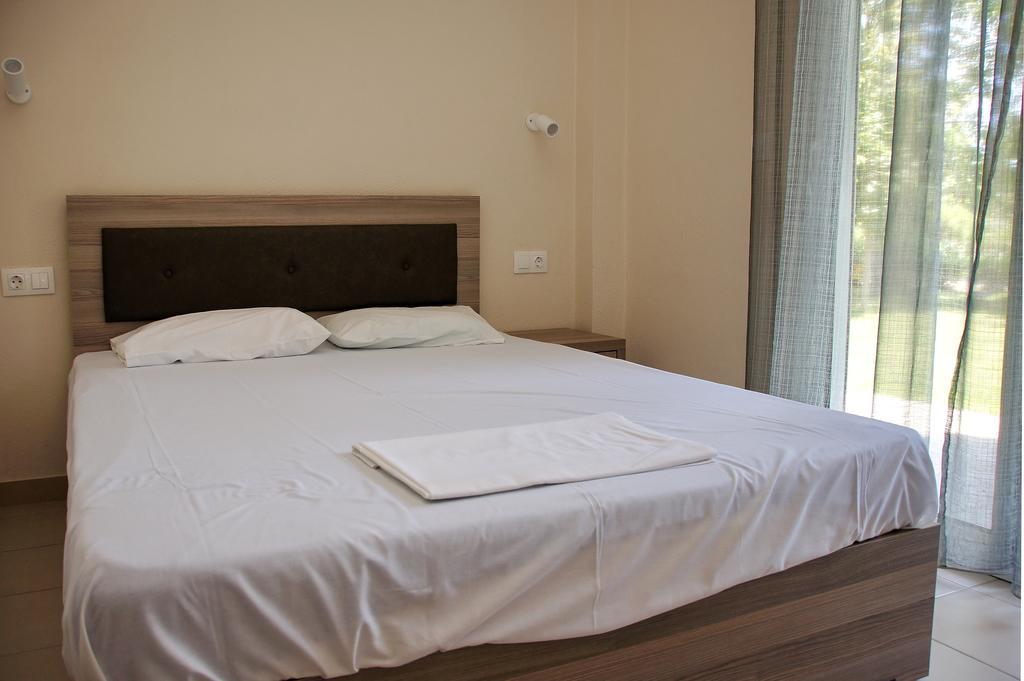Priona Rooms Paralía Skotínis 外观 照片
