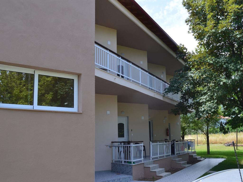 Priona Rooms Paralía Skotínis 外观 照片