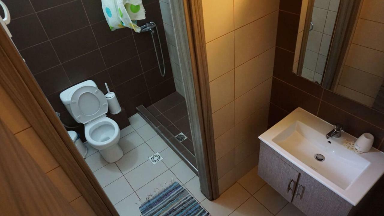 Priona Rooms Paralía Skotínis 外观 照片